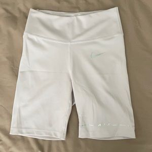 Nike Dri-fit high waist biker shorts (pastel pink)